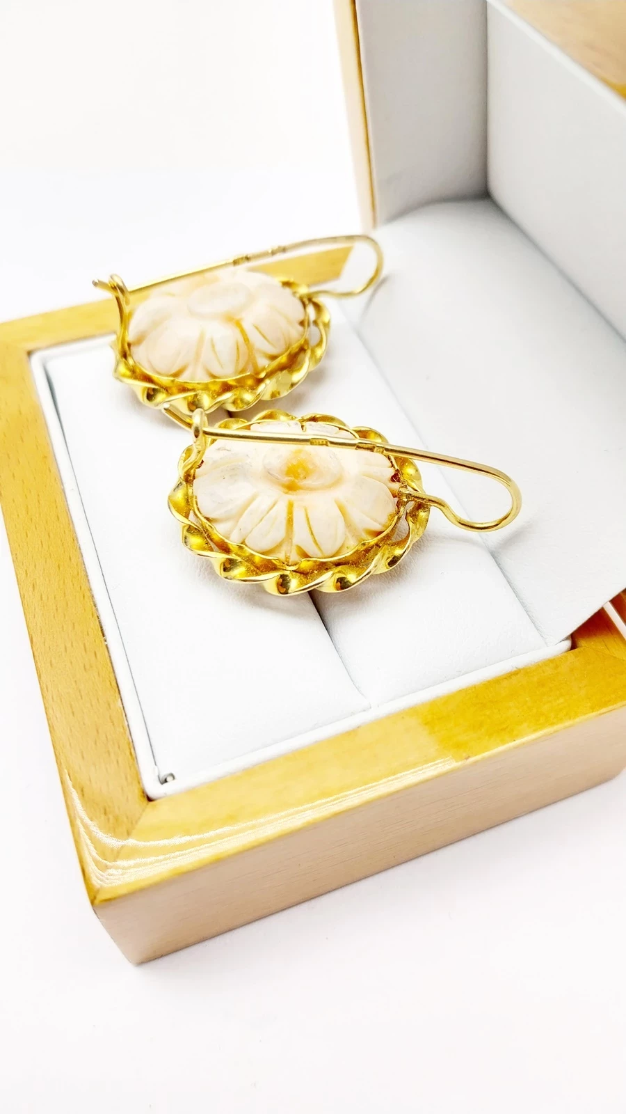 zlote-kolczyki-z-koralem-585-2244-g-marka-inna-marka