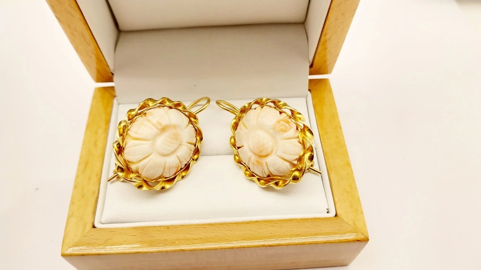 zlote-kolczyki-z-koralem-585-2244-g-daszynskiego-22-wroclaw-gracja