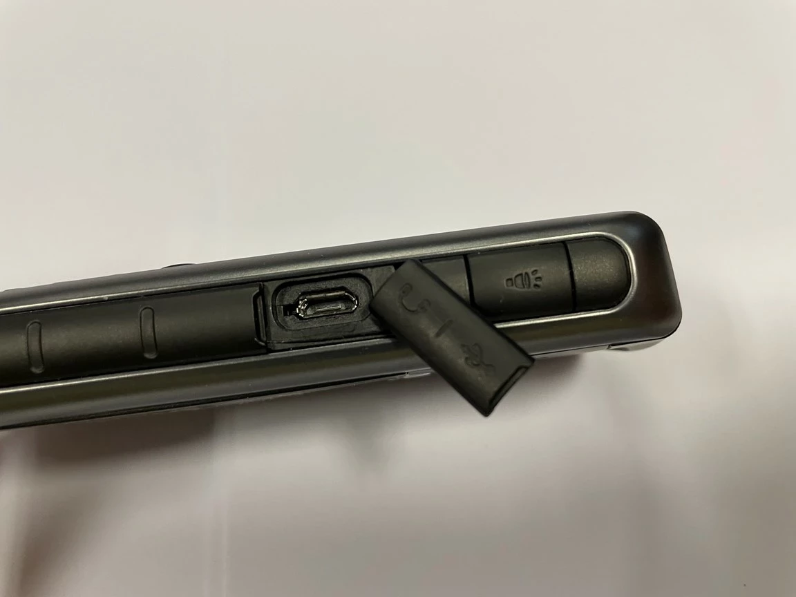 telefon-samsung-b2710-solid-zadbany-komplet-pamiec-ram-48-mb