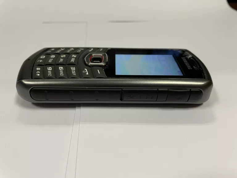 TELEFON SAMSUNG B2710 SOLID ZADBANY KOMPLET