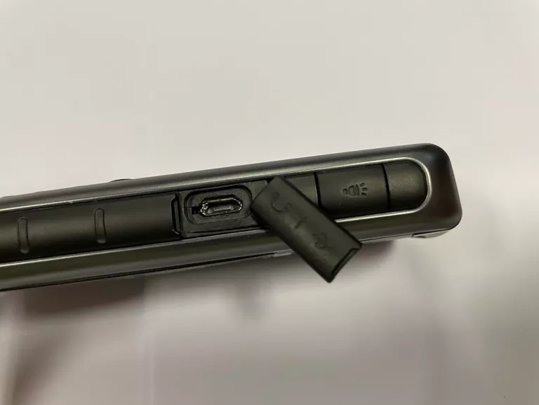 telefon-samsung-b2710-solid-zadbany-komplet-pamiec-ram-48-mb