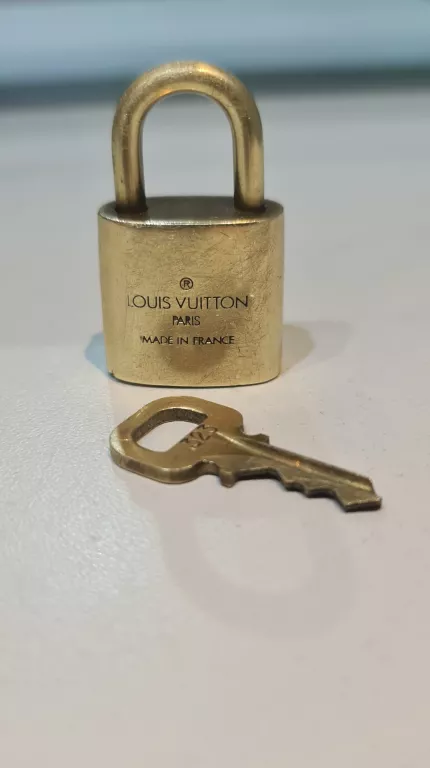 KŁÓDKA ORYGINAŁ LOUIS VUITTON Z KLUCZYKIEM