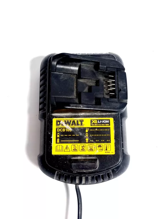 ŁADOWARKA AKUMULATORÓW XR DEWALT DCB105
