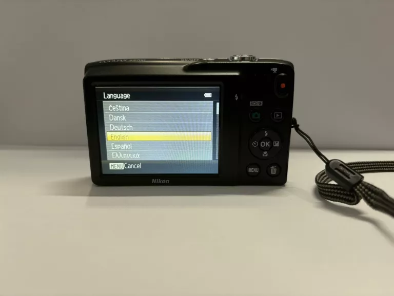 APARAT NIKON COOLPIX S2700
