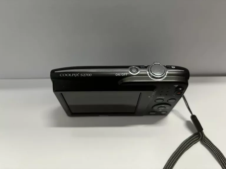 APARAT NIKON COOLPIX S2700