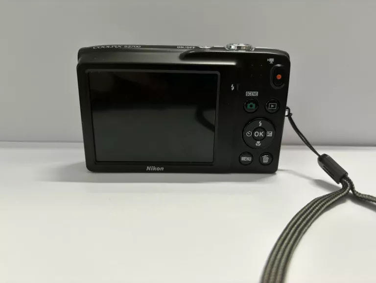 APARAT NIKON COOLPIX S2700