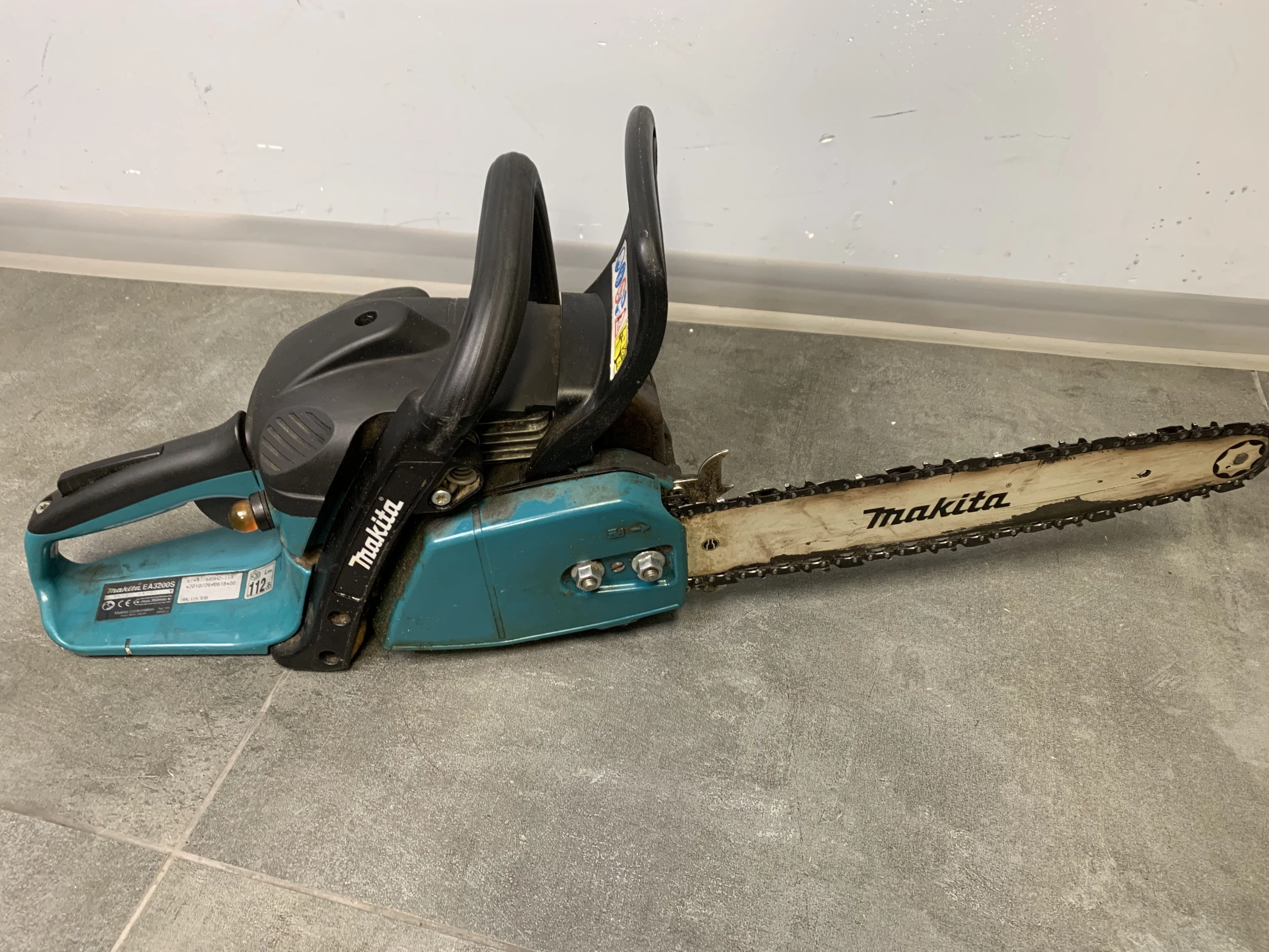 pila-spalinowa-makita-ea3200s-ean-gtin-088381615259