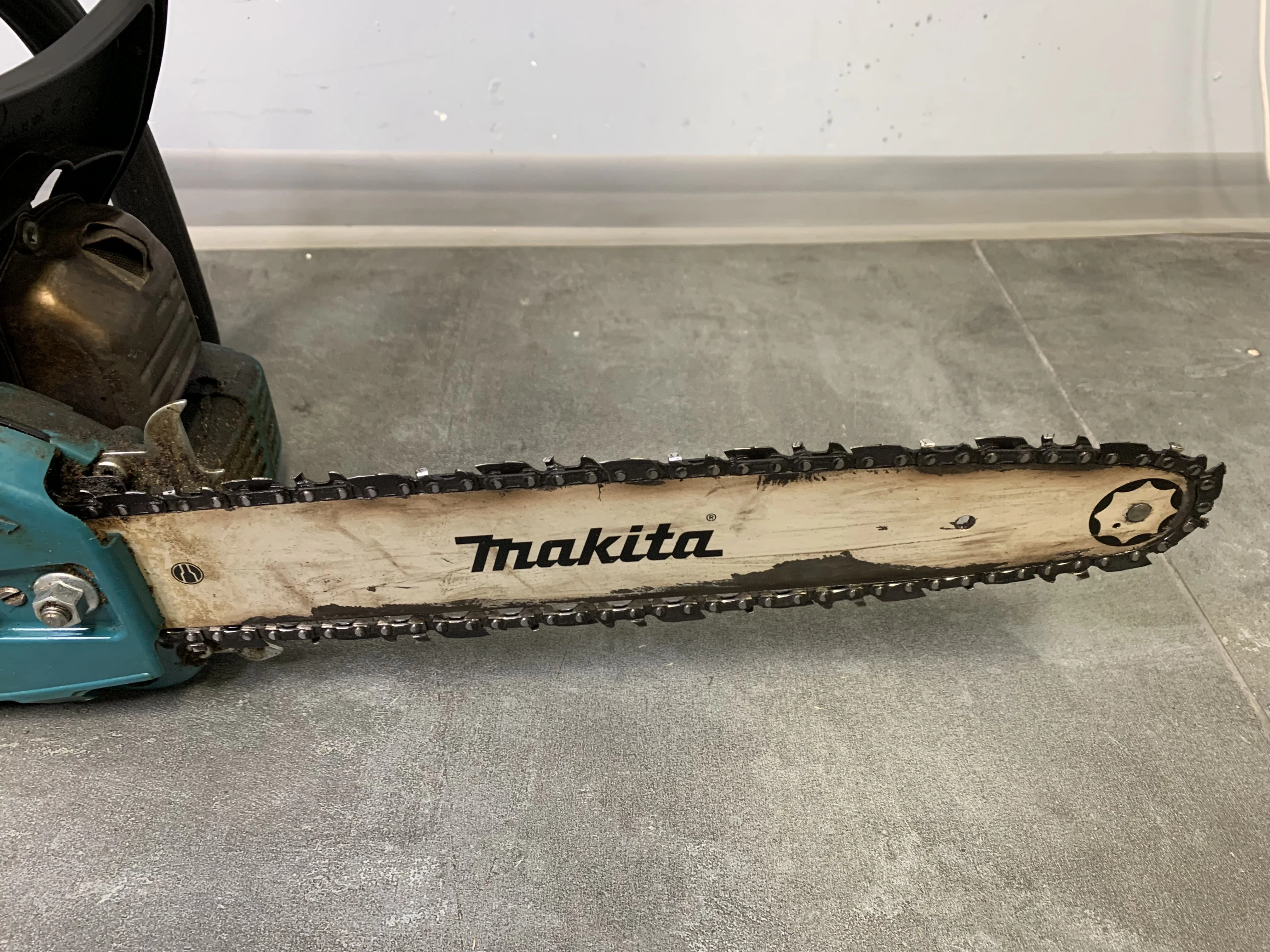 pila-spalinowa-makita-ea3200s-product-id