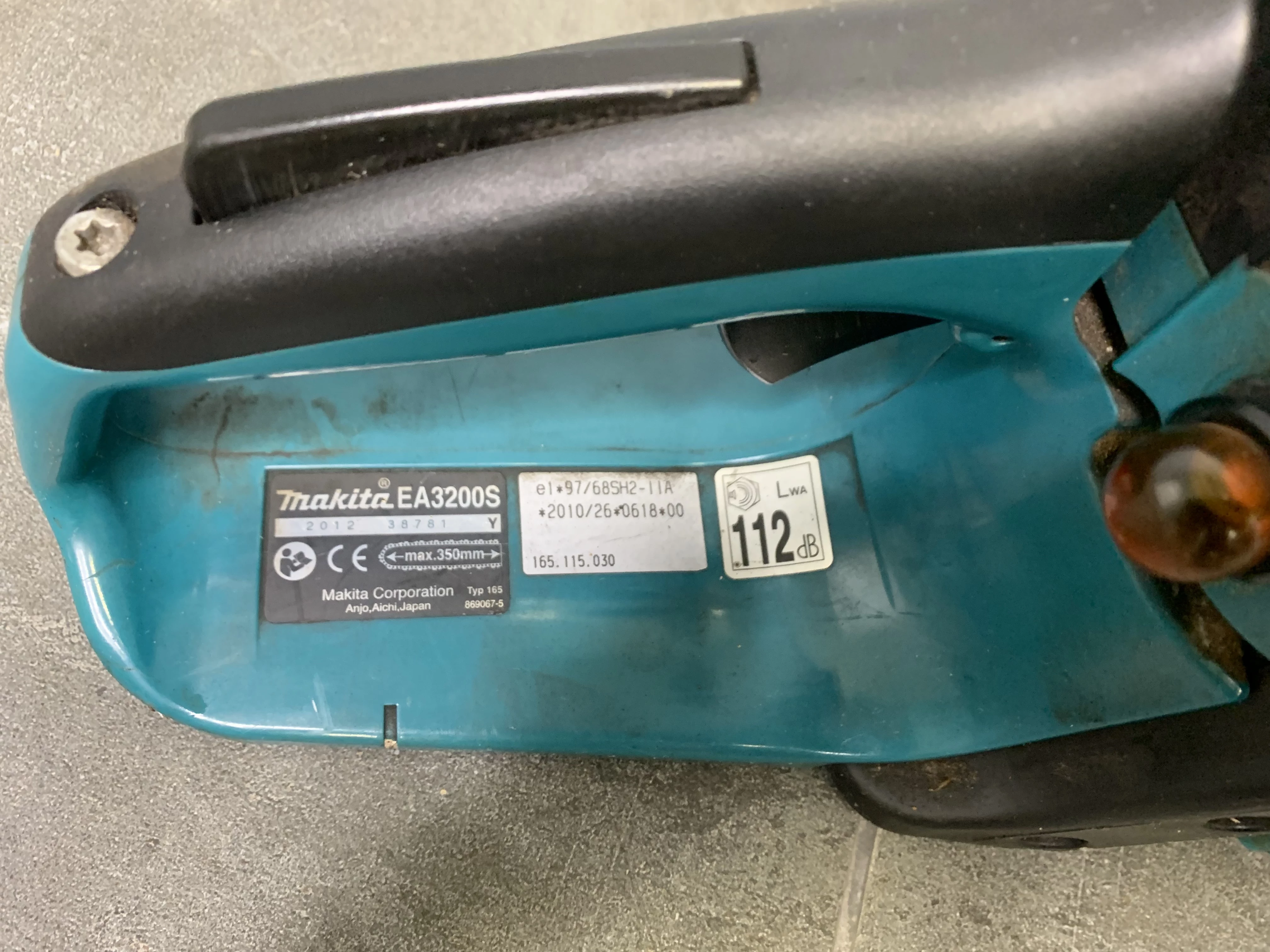 pila-spalinowa-makita-ea3200s-zasilanie-spalinowe