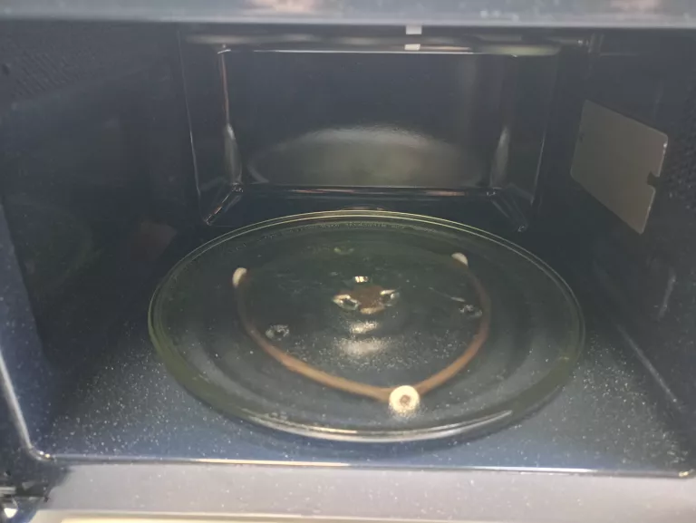 KUCHENKA MIKROFALOWA WOLNOSTOJĄCA SAMSUNG GE83X