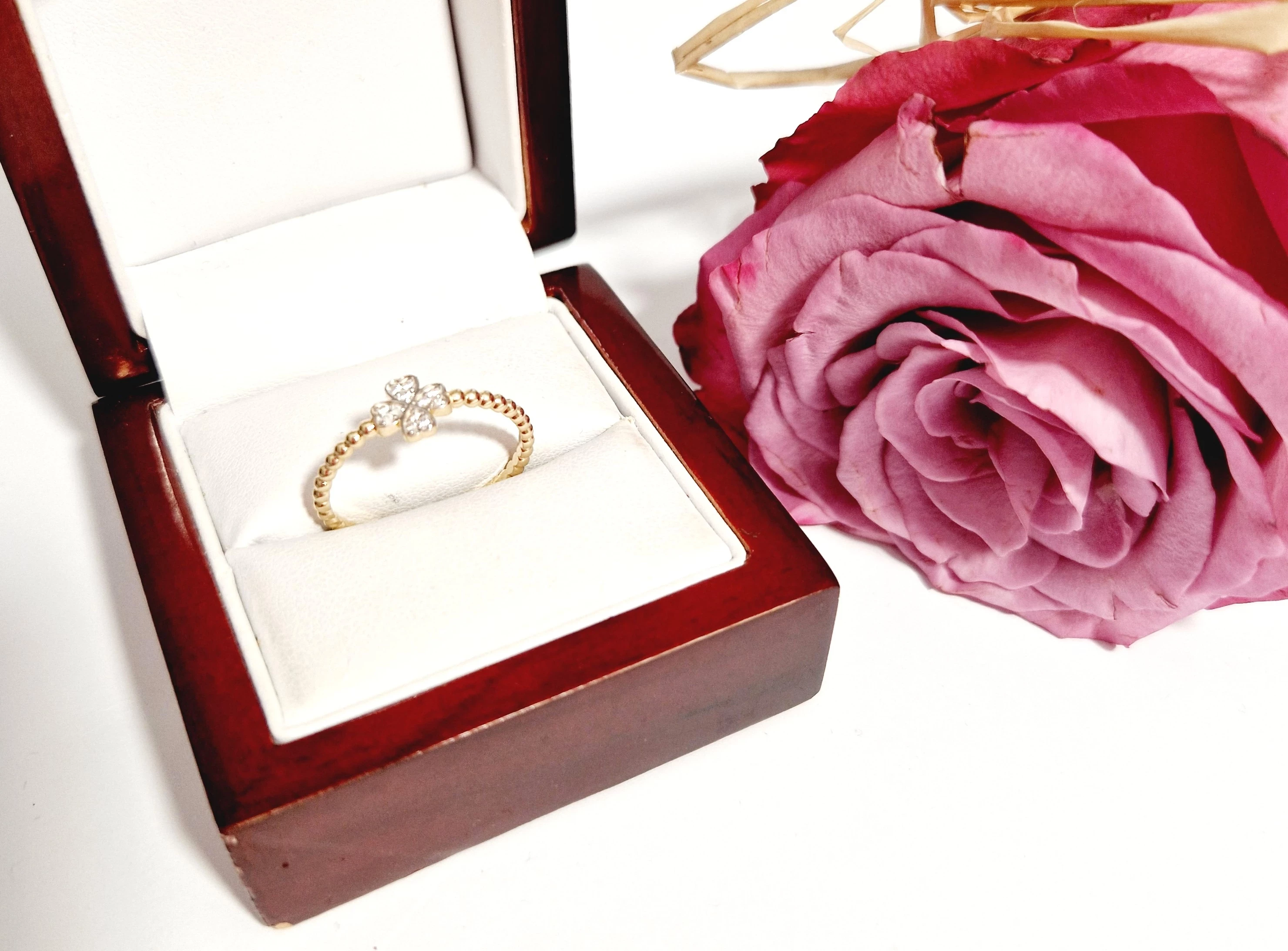 zloty-pierscionek-koniczyna-z-cyrkoniami-pr585-182g-r21-ean-gtin-5905868206654