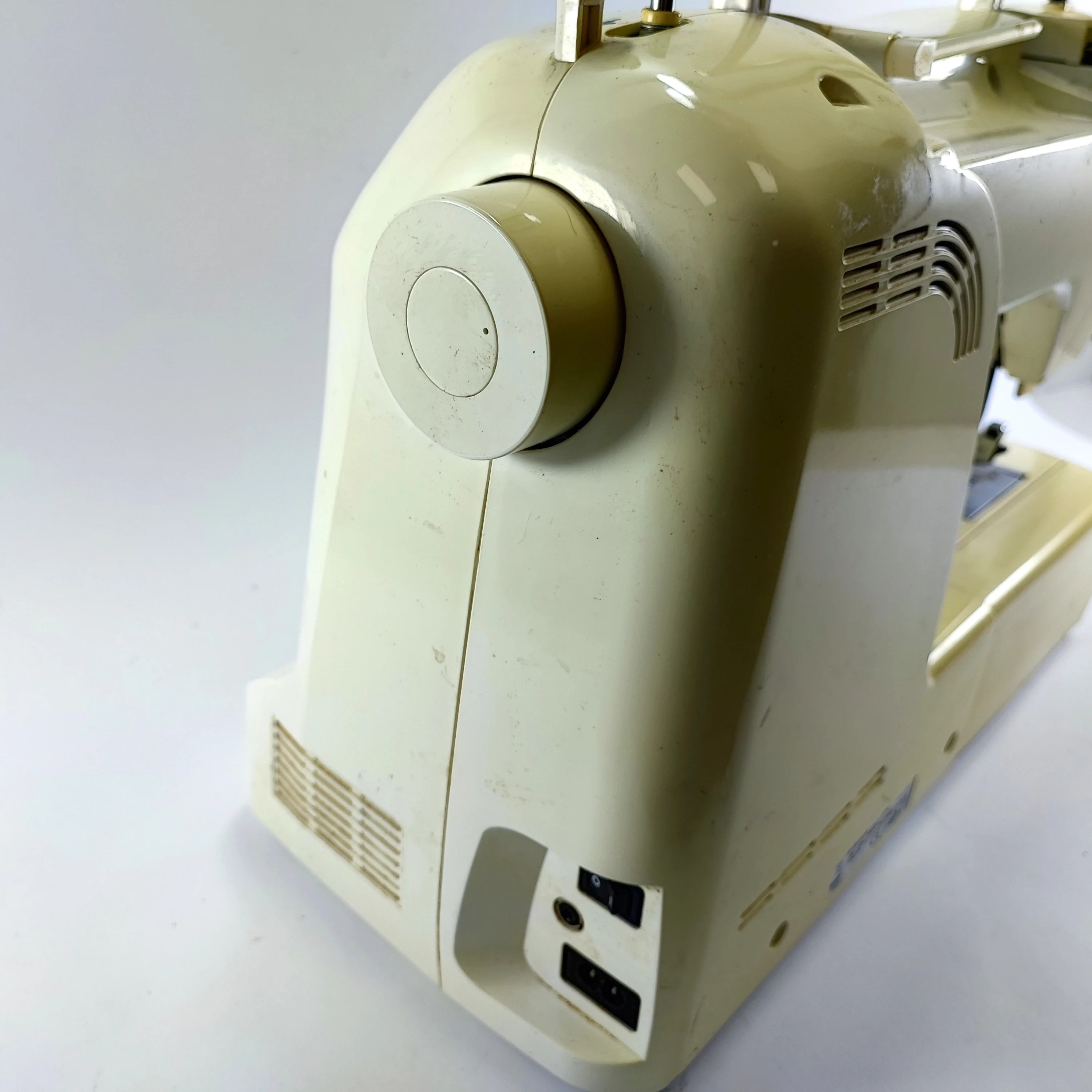 maszyna-do-szycia-singer-curvy-8763-stan-uzywany