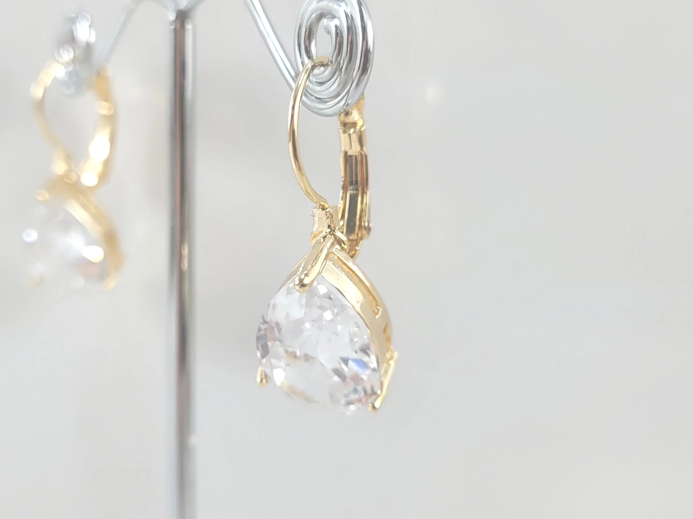 kolczyki-stal-chirurgiczna-zlocona-duza-lezka-angielskie-zapiecie-marka-golden-celebrity