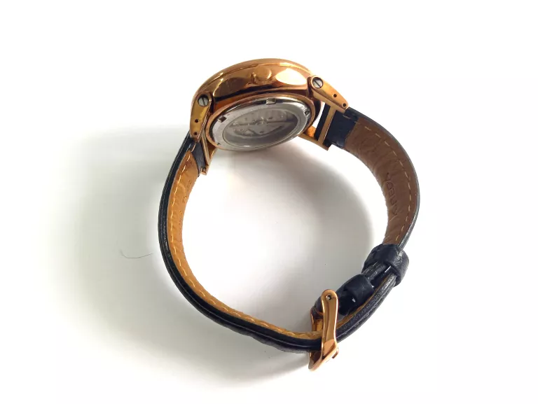 zegarek-rubicon-rn10b52-ksztalt-koperty-okragla