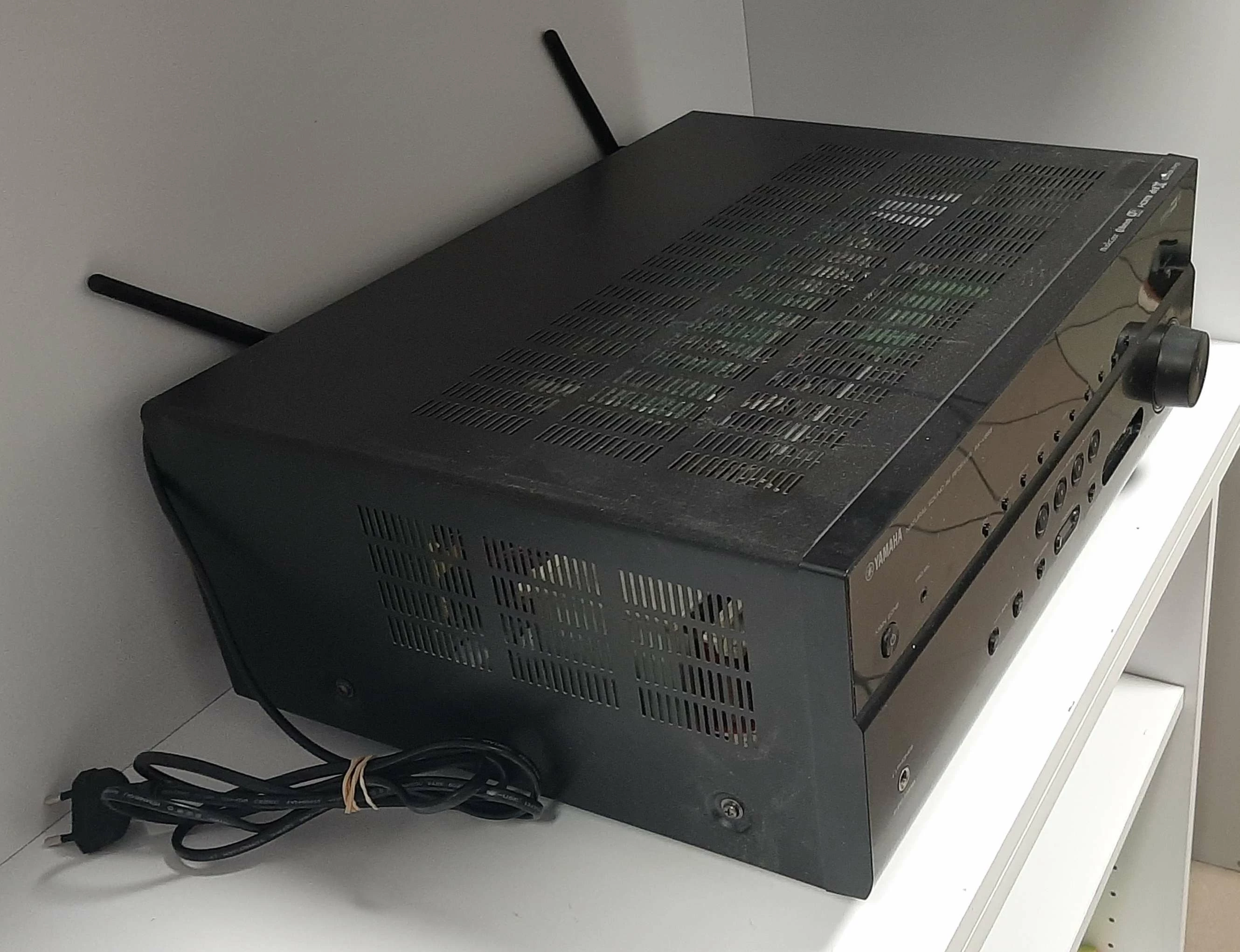 amplituner-yamaha-rx-v685-product-id-1ec10cba-6911-4ccf-905c-ddfecdf74565