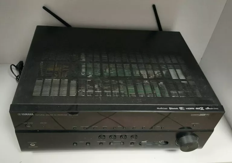 amplituner-yamaha-rx-v685-marka-yamaha