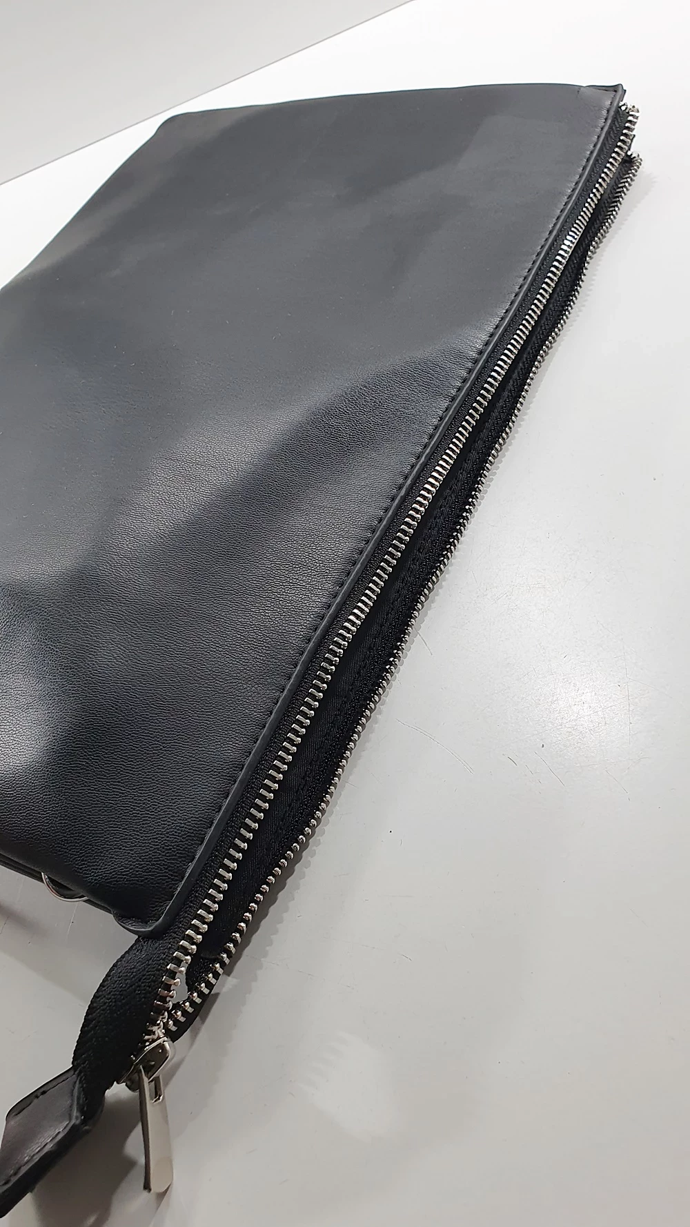 torebka-czarna-reserved-material-dominujacy-inny