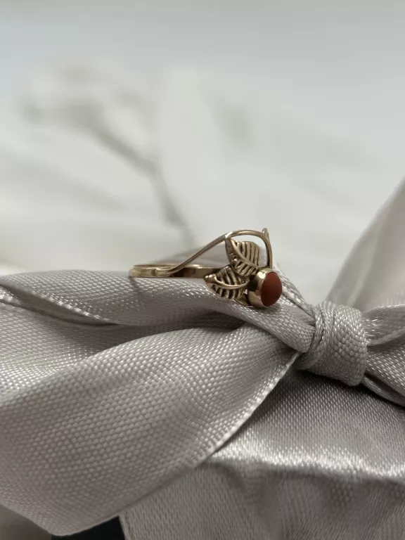 zloty-pierscionek-z-koralem-585174g-rozm-15-material-zloto