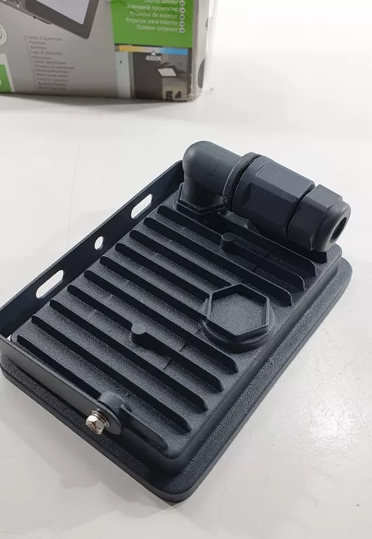 LAMPA HALOGENOWA ZEWNETRZNA YONKERS/PUD