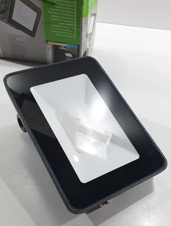 LAMPA HALOGENOWA ZEWNETRZNA YONKERS/PUD