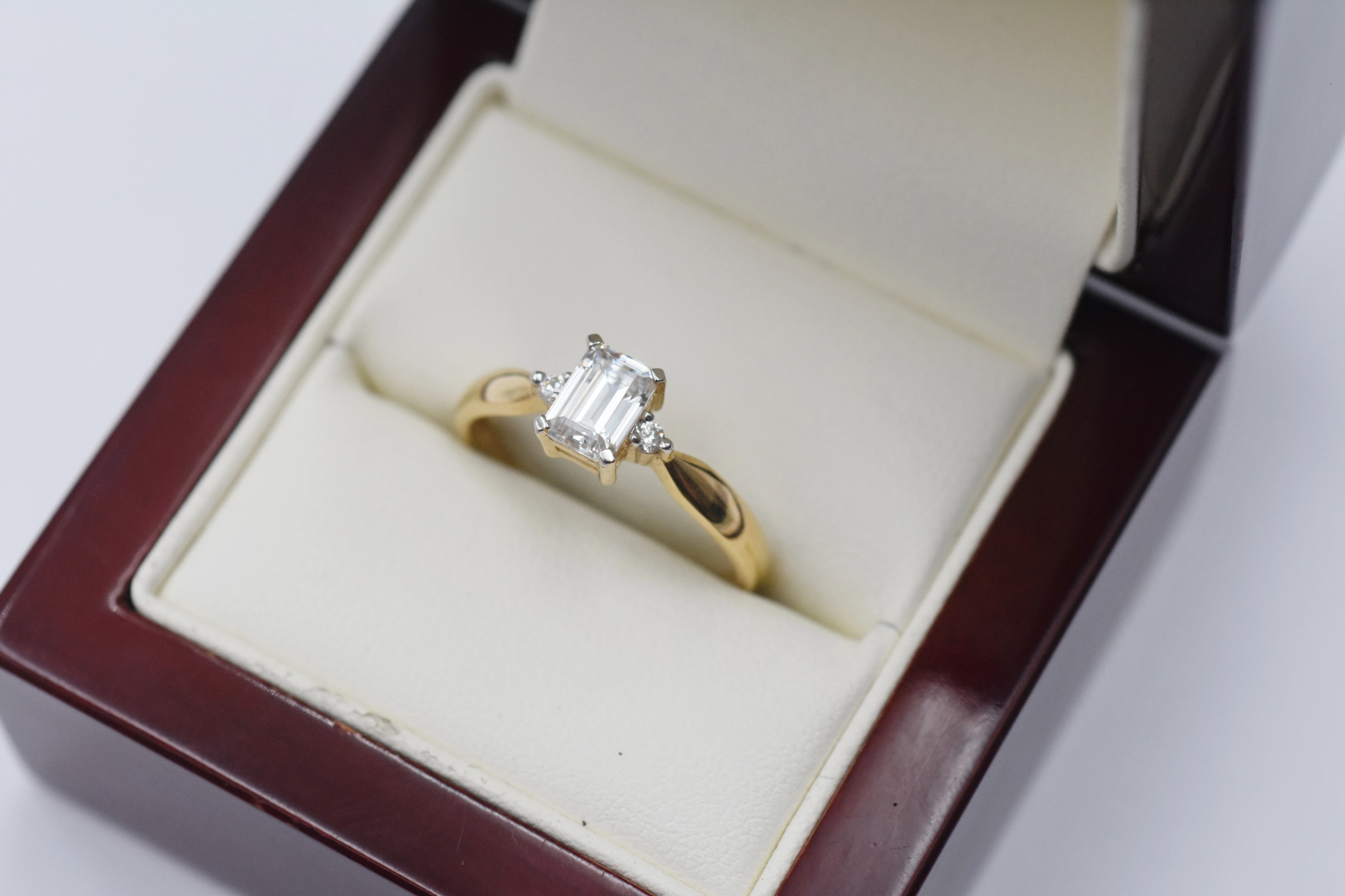 zloty-pierscionek-585-14k-281g-22r-ean-gtin-5903772003659