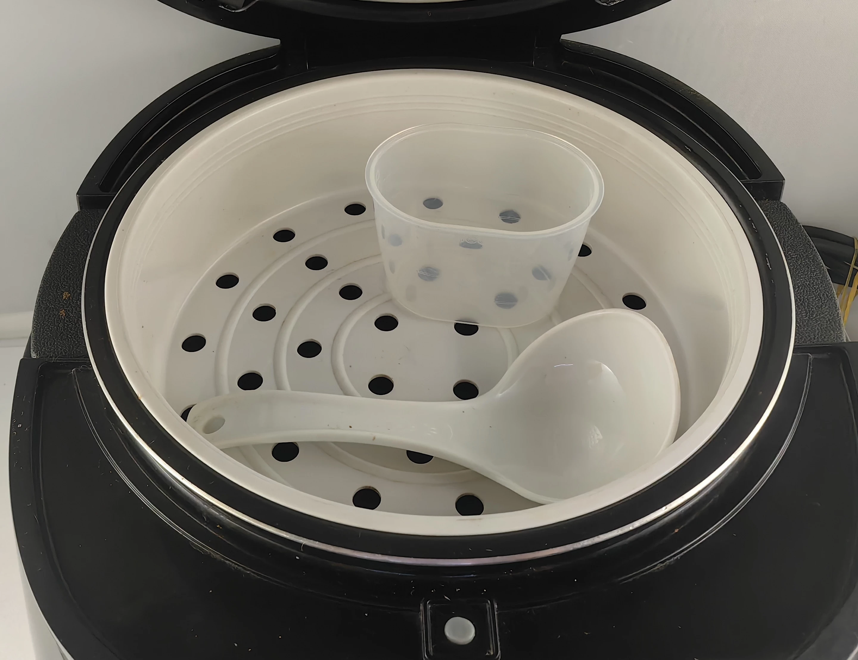 multicooker-philips-hd4749-kolor-dominujacy-czarny