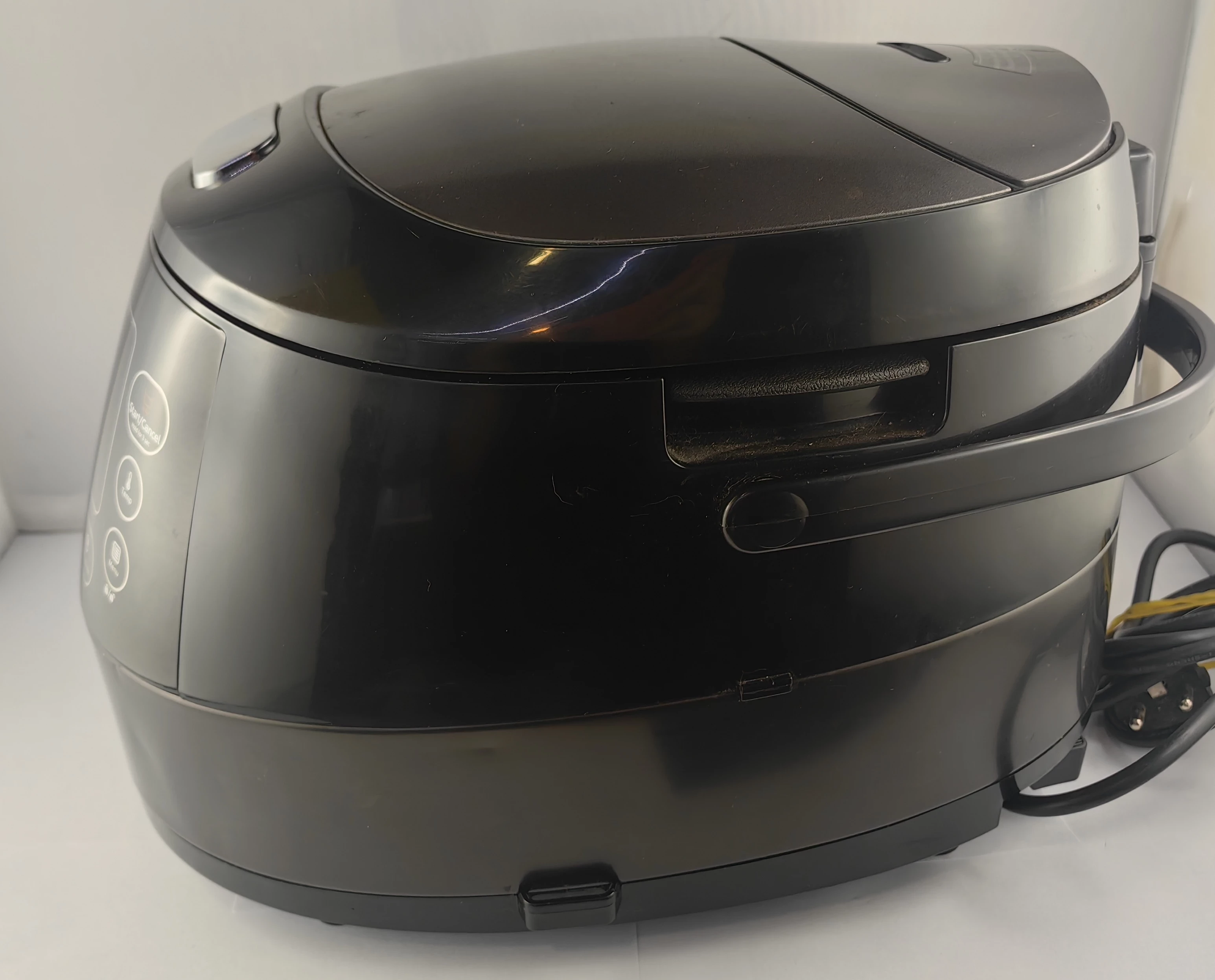 multicooker-philips-hd4749-moc-890