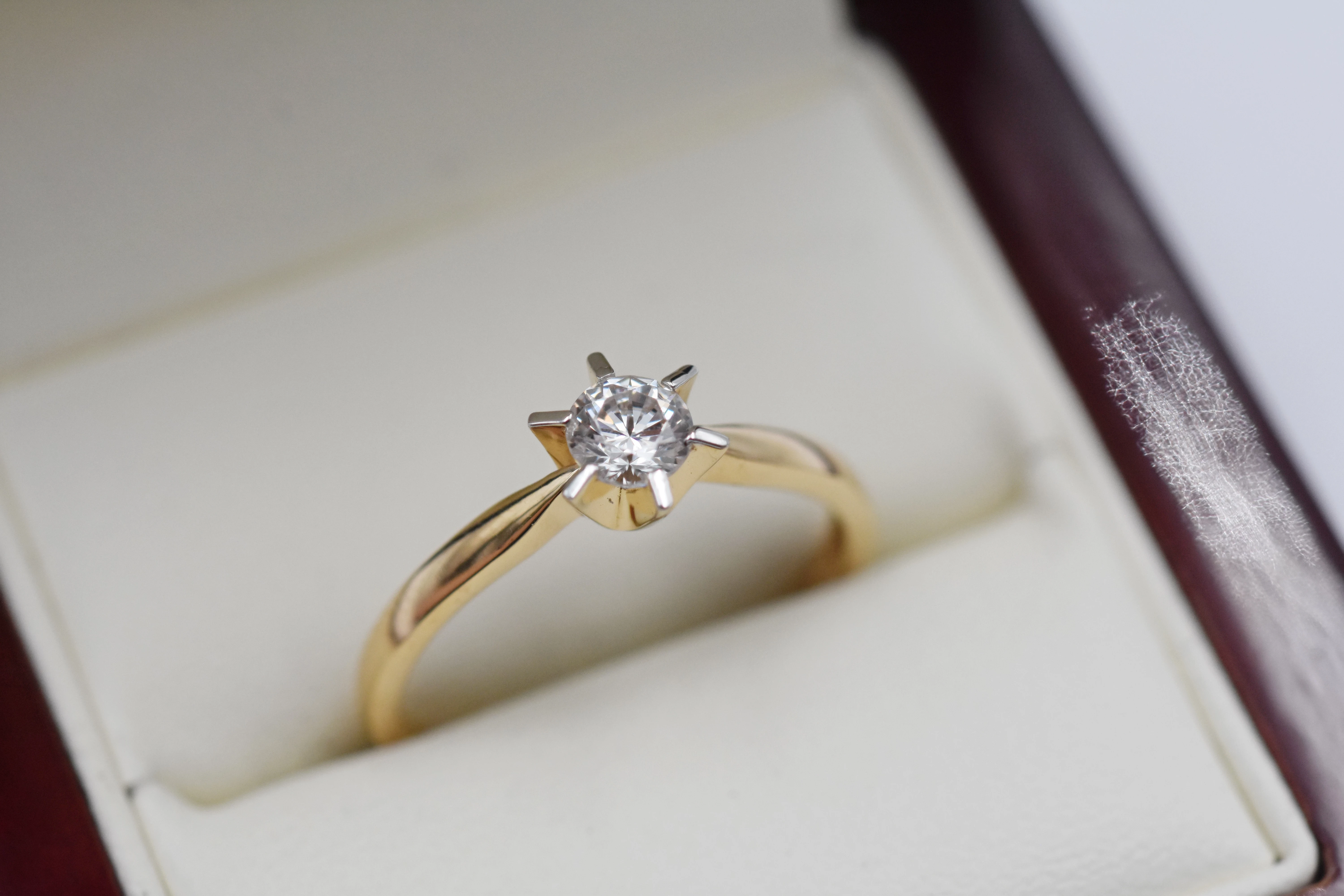 zloty-pierscionek-z-cyrkonia-pr585-14k-r22-255g-rozmiarsrednica-wew-mm-372-22