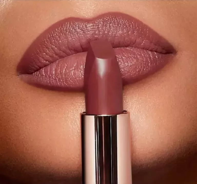 CHARLOTTE TILBURY MATTE REVOLUTION - PILLOW TALK 2 MEDIUM POMADKA 3,5 G