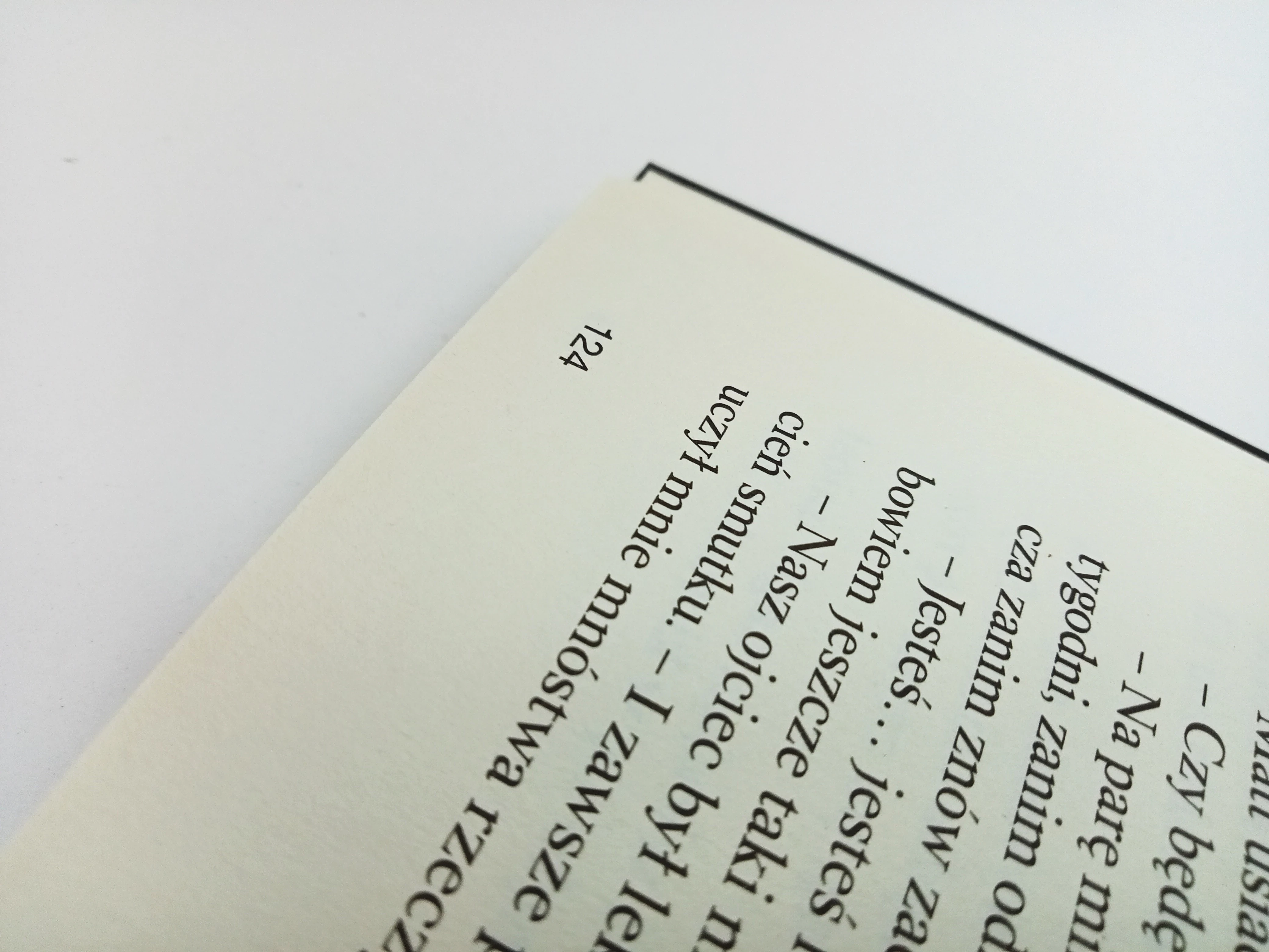 ksiazka-przymierze-trojga-inny-swiat-tom-1-maxime-chattam-rok-wydania-2017