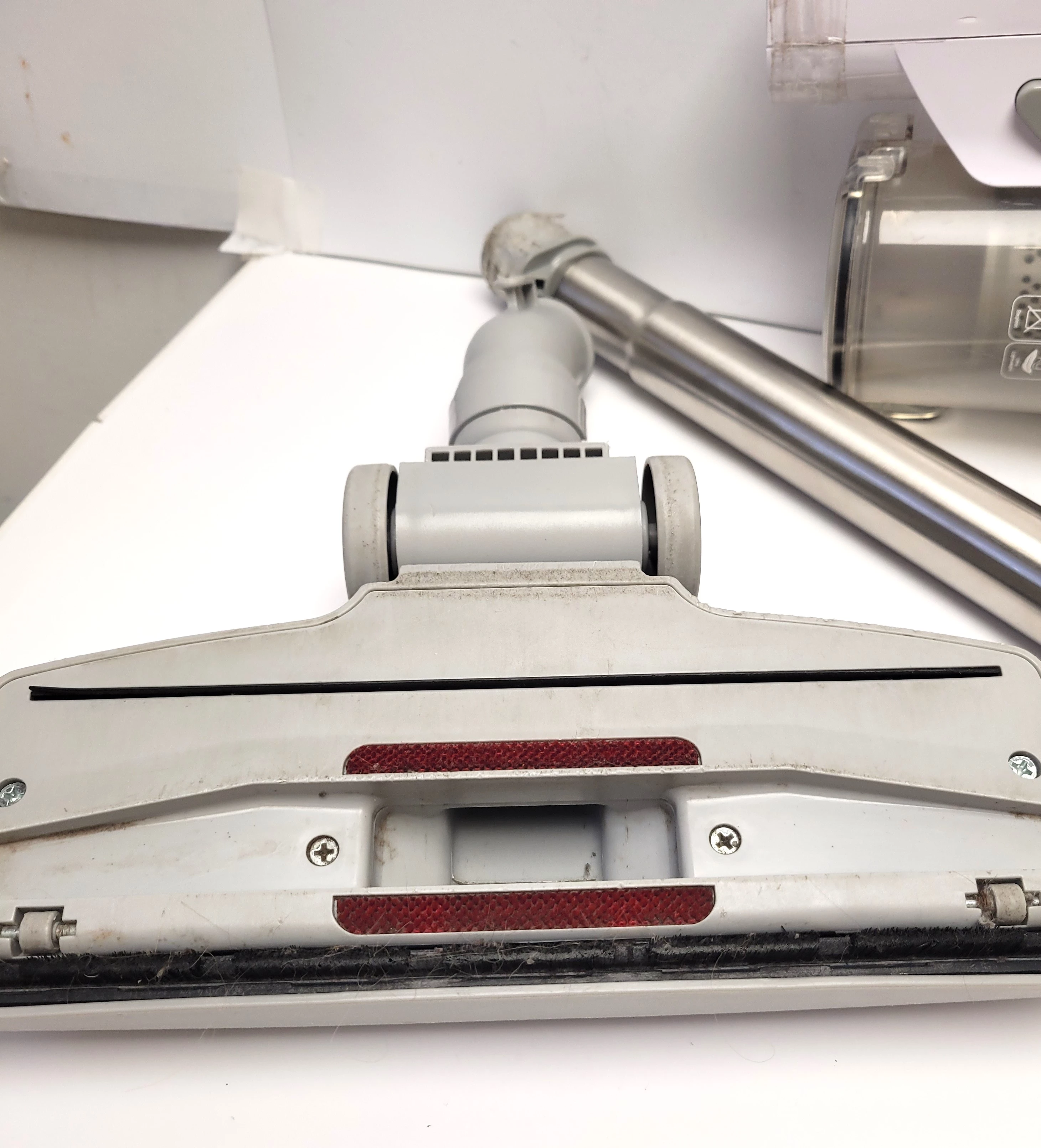 odkurzacz-pionowy-selecline-ev-ac675-400w-sklejony-tasma-ean-gtin-366525724426