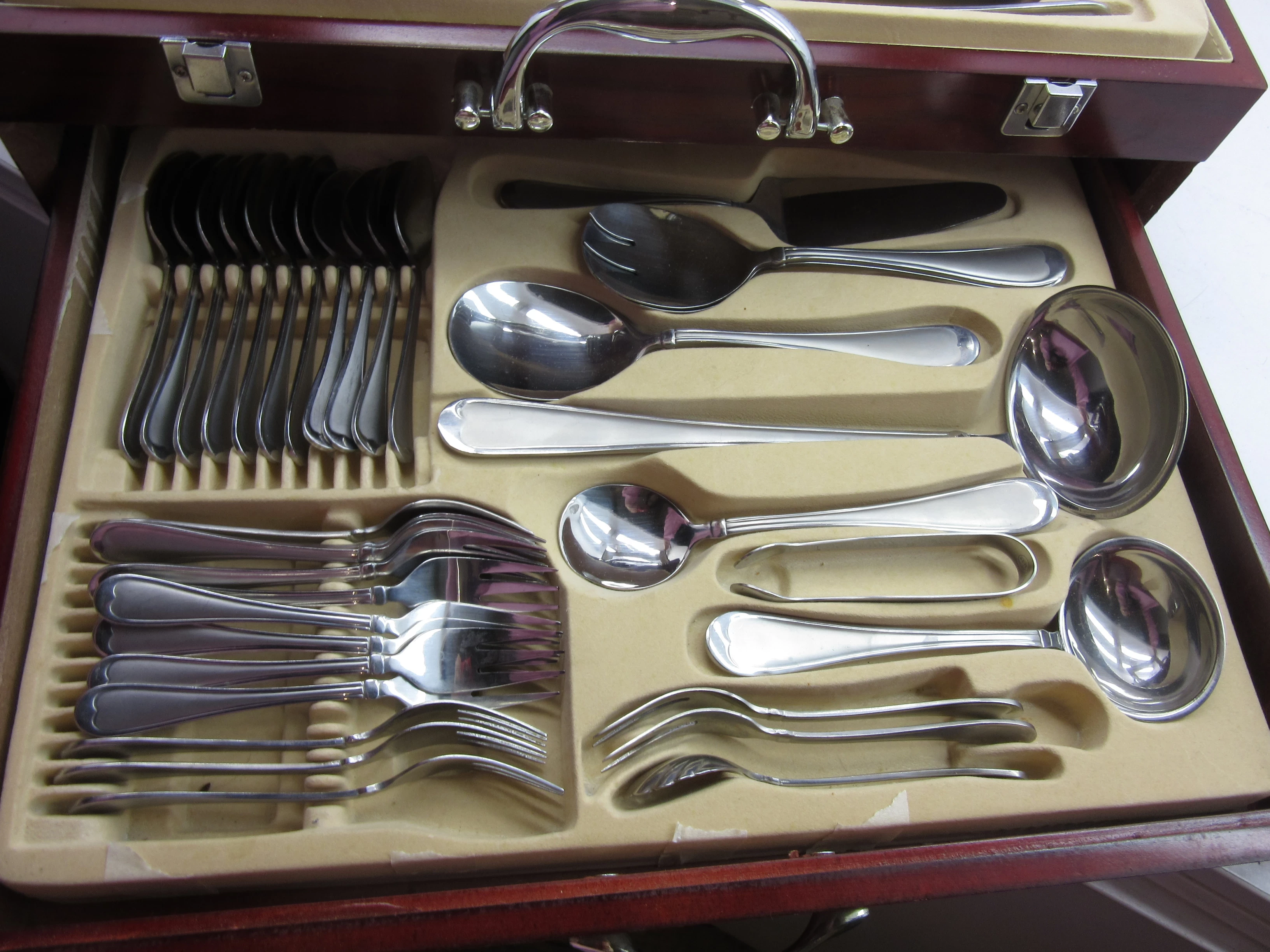 komplet-sztuccow-delco-w-drewnianej-kasetce-72-el-kod-producenta-declo72