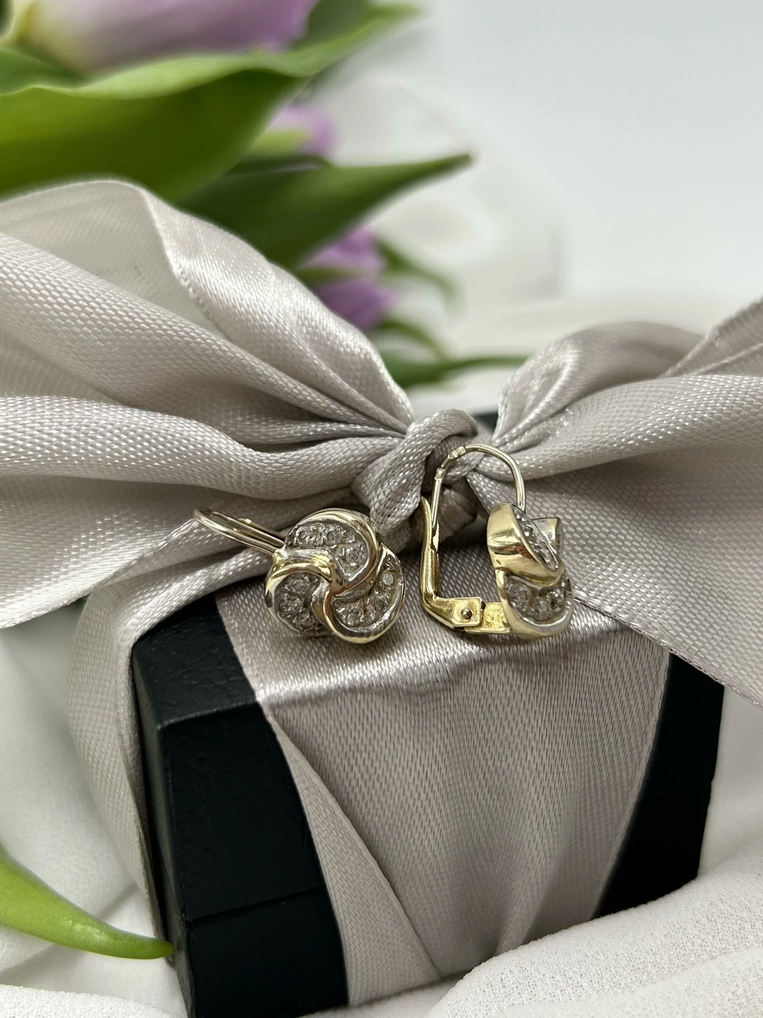 zlote-kolczyki-ang-zapiecie-falbanka-z-cyrkoniami-585-434g-material-zloto