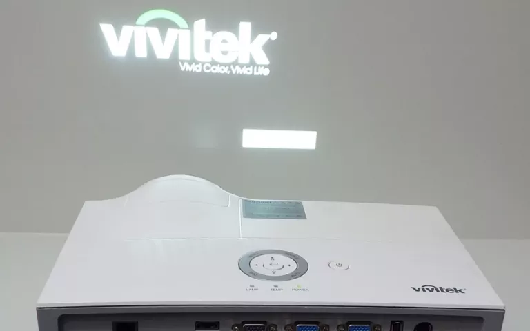 PROJEKTOR VIVITEK DX881ST