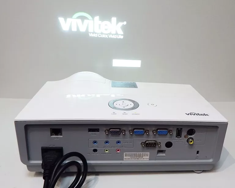 PROJEKTOR VIVITEK DX881ST