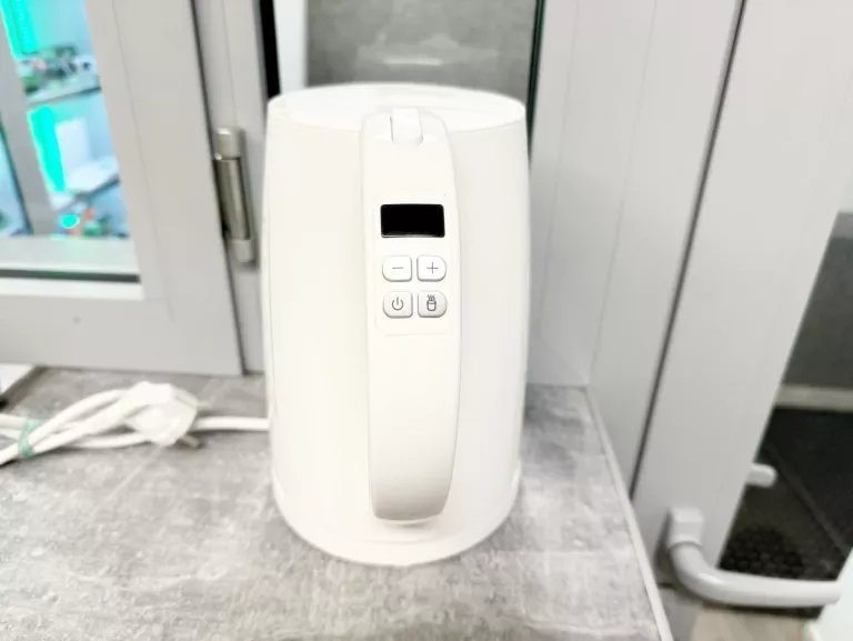 CZAJNIK ELEKTRYCZNY AMBIANO 3793 Z REGULACJĄ TEMPERATURY