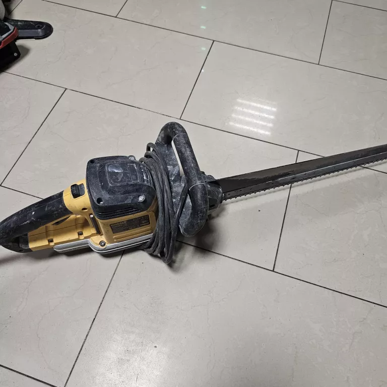PIŁA DO PUSTAKÓW DEWALT DWE 397-Q5
