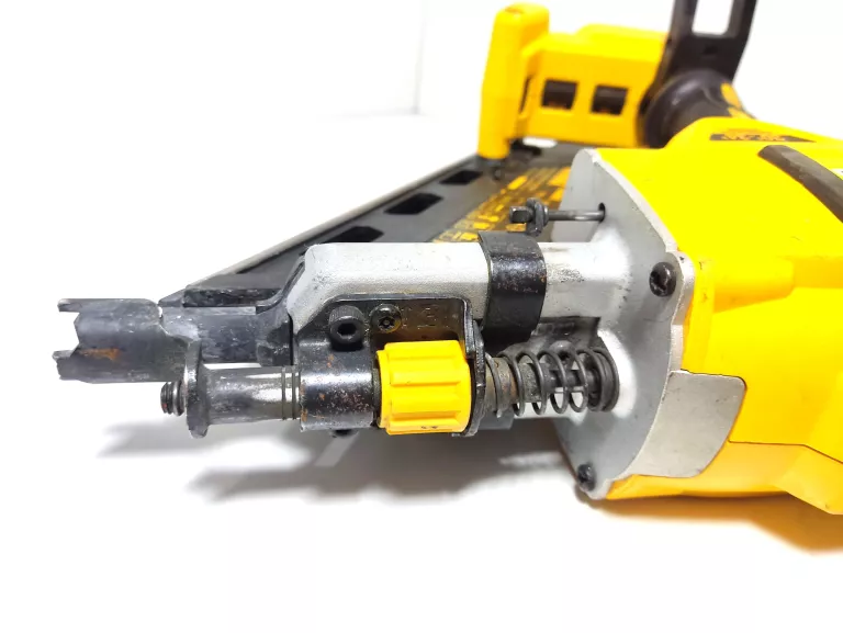 GWOŹDZIARKA DEWALT DCN 692