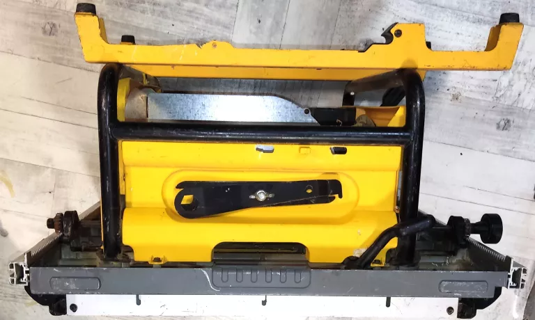 pila-stolowa-dewalt-dw745-qs-maksymalna-moc-1700