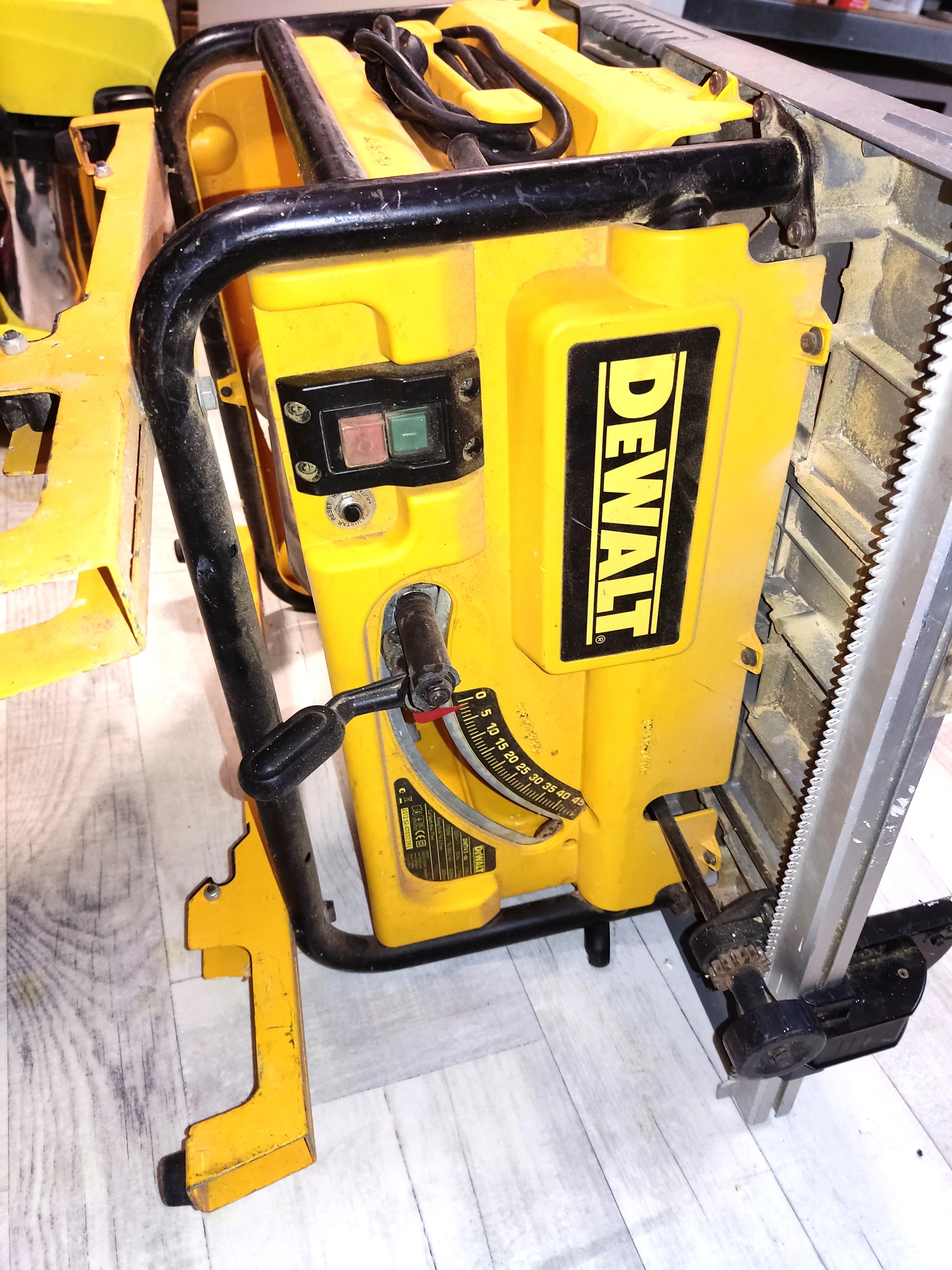 pila-stolowa-dewalt-dw745-qs-kod-producenta-dw745-qs