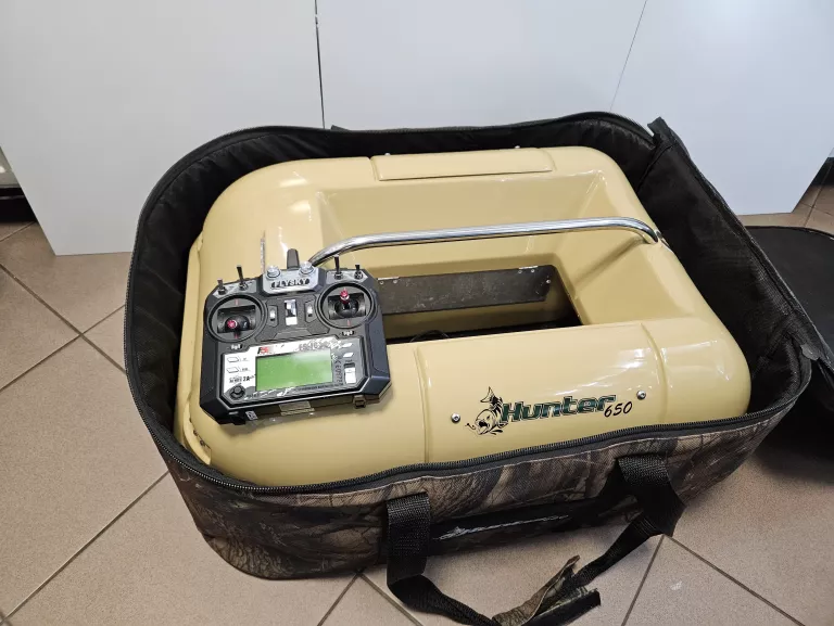 ŁÓDKA ZANĘTOWA HUNTER 650 + POKROWIEC