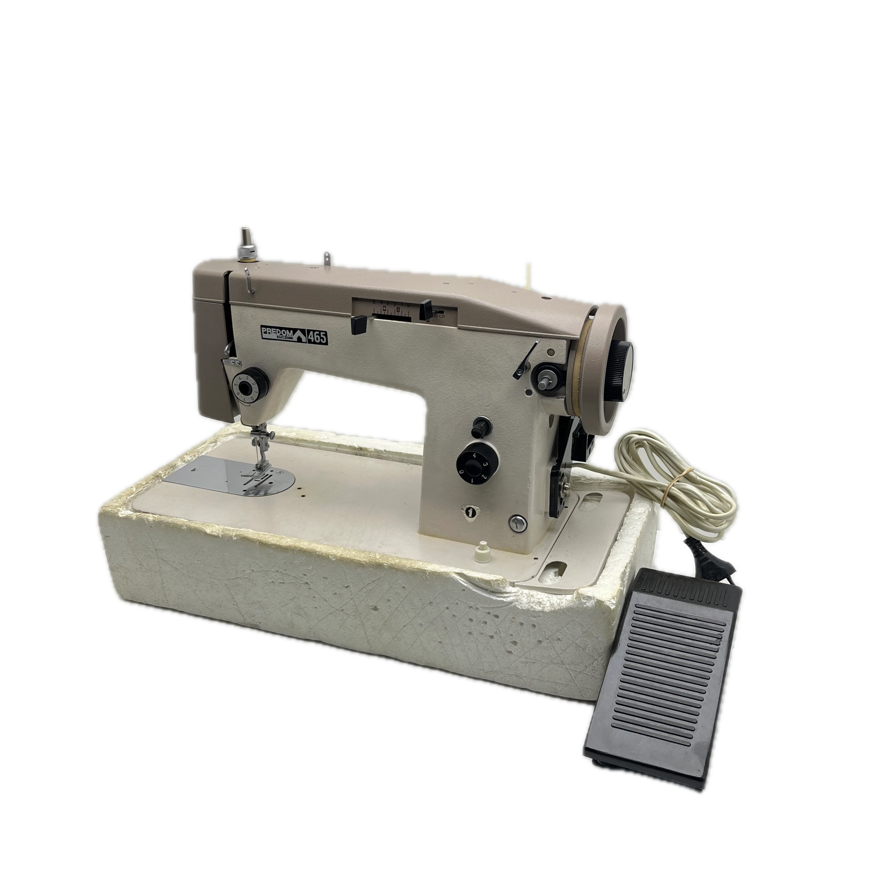 maszyna-do-szycia-predom-465-lucznik-okazja-kolor-dominujacy-bialy