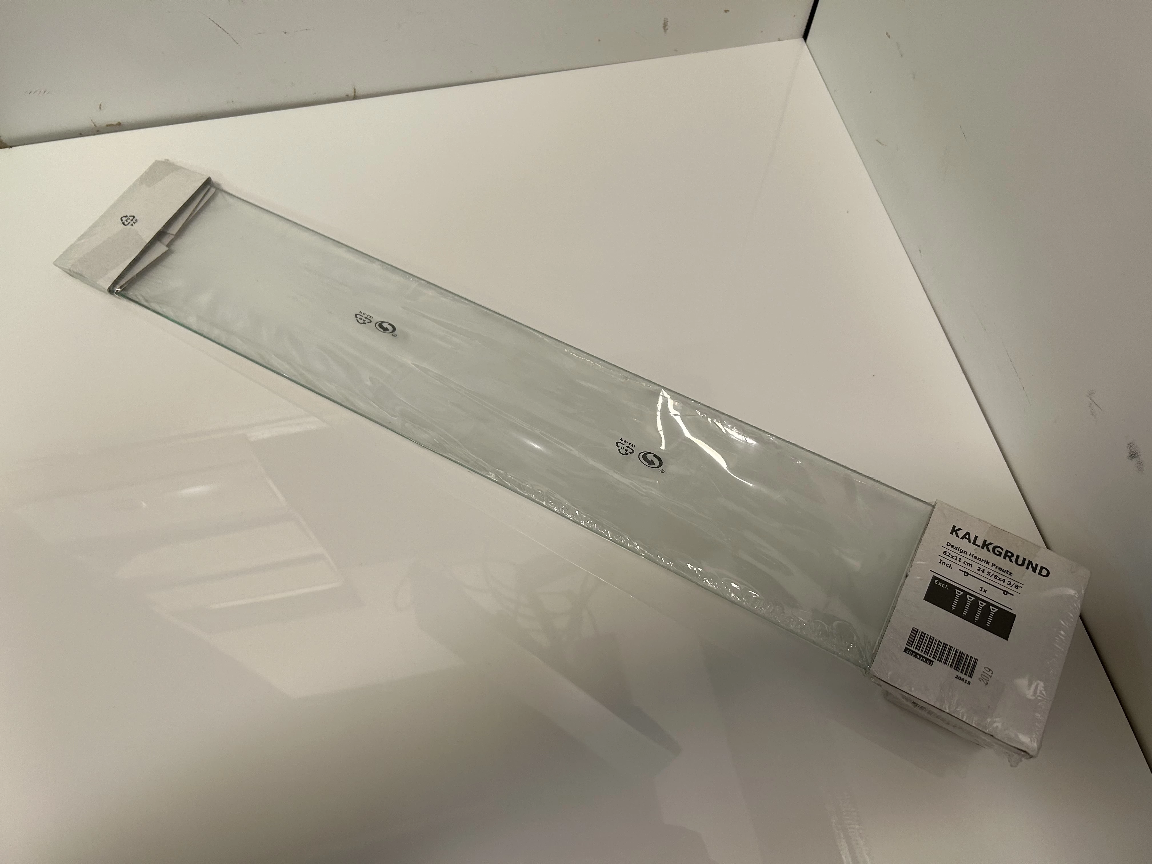 szklana-polka-pod-prysznic-kalkgrund-ikea-material-wykonania-szklo