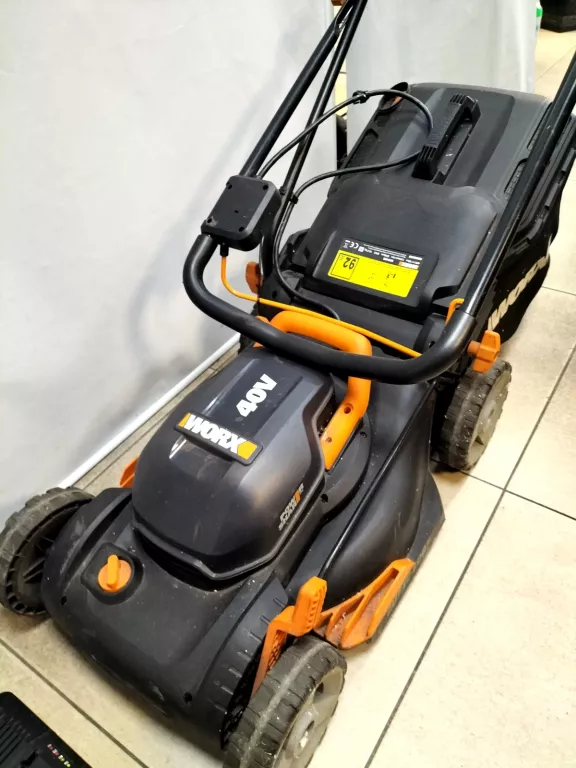 KOSIARKA AKUMULATOROWA WORX WG743E + ŁADOWARKA + 2 AKU