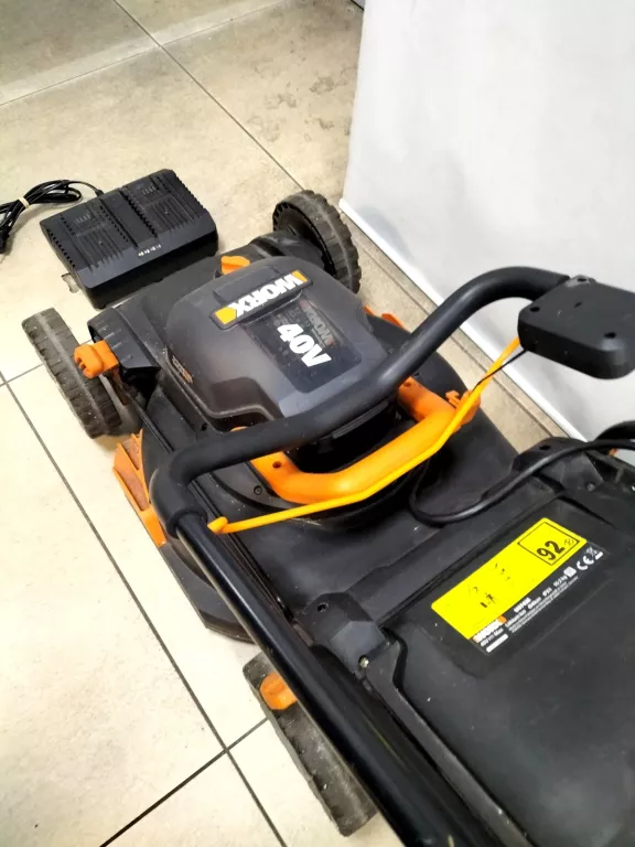 KOSIARKA AKUMULATOROWA WORX WG743E + ŁADOWARKA + 2 AKU