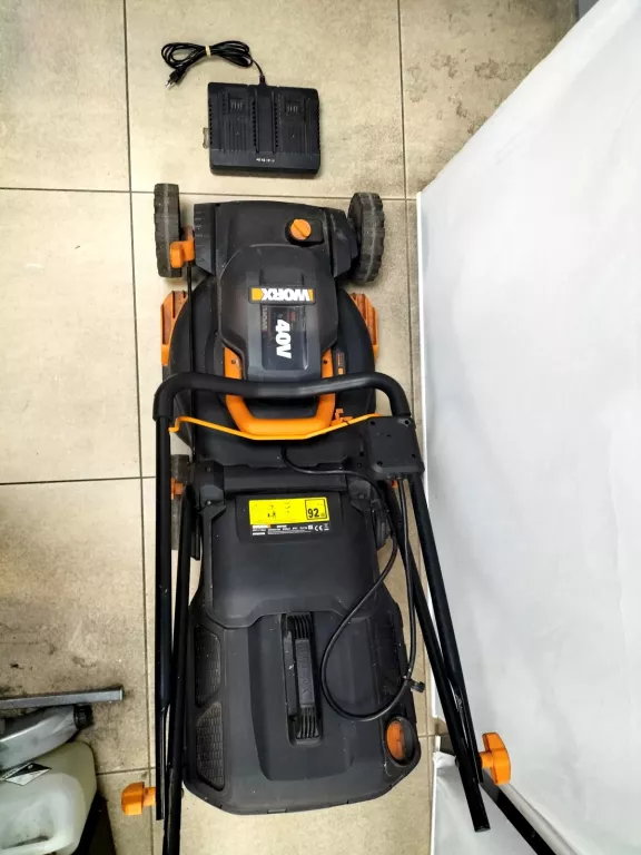 KOSIARKA AKUMULATOROWA WORX WG743E + ŁADOWARKA + 2 AKU