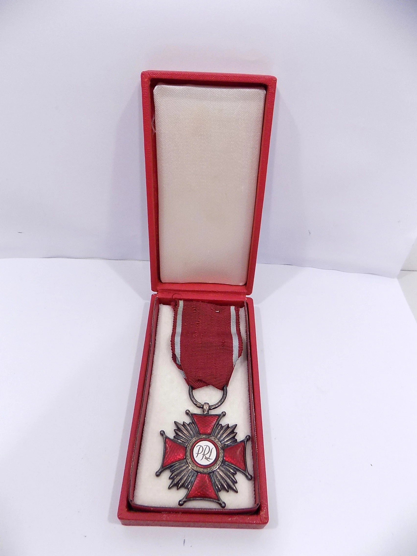 odznaczenie-srebrny-krzyz-zaslugi-prl-pudelko-oryginal-oryginal