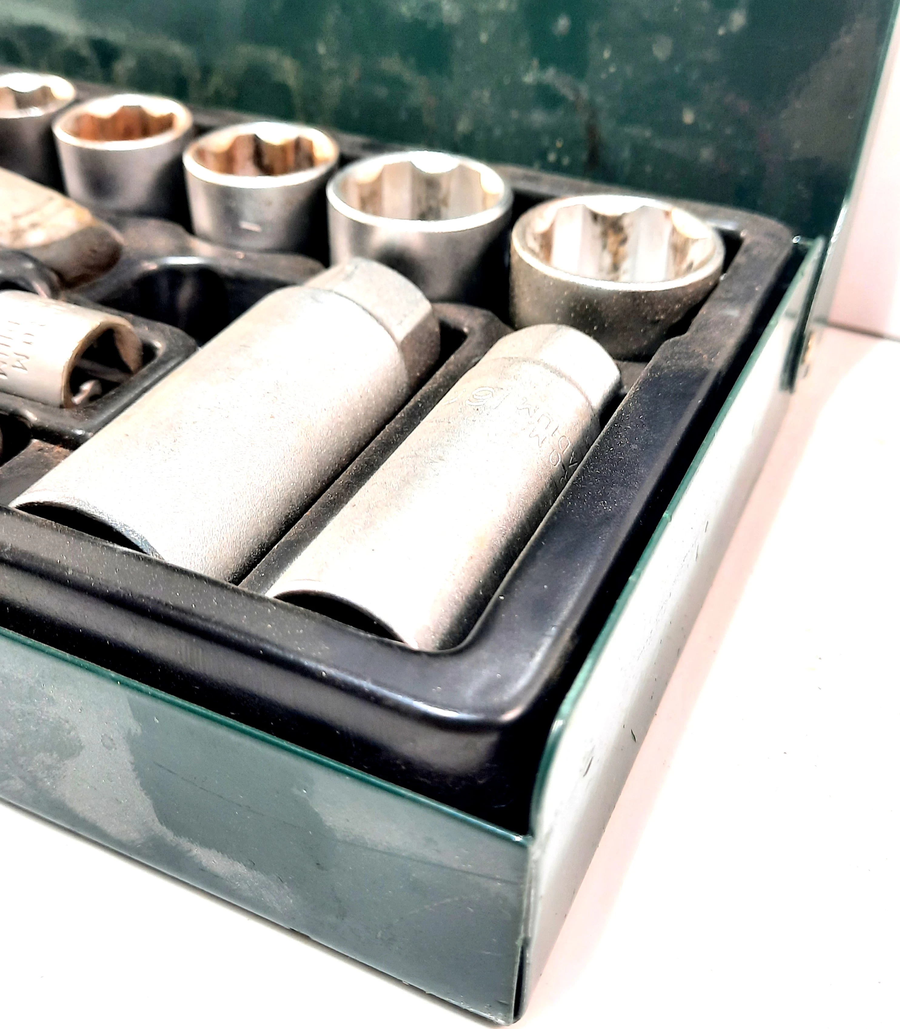 zestaw-kluczy-nasadkowych-wisent-zielona-skrzynka-marka-bez-marki