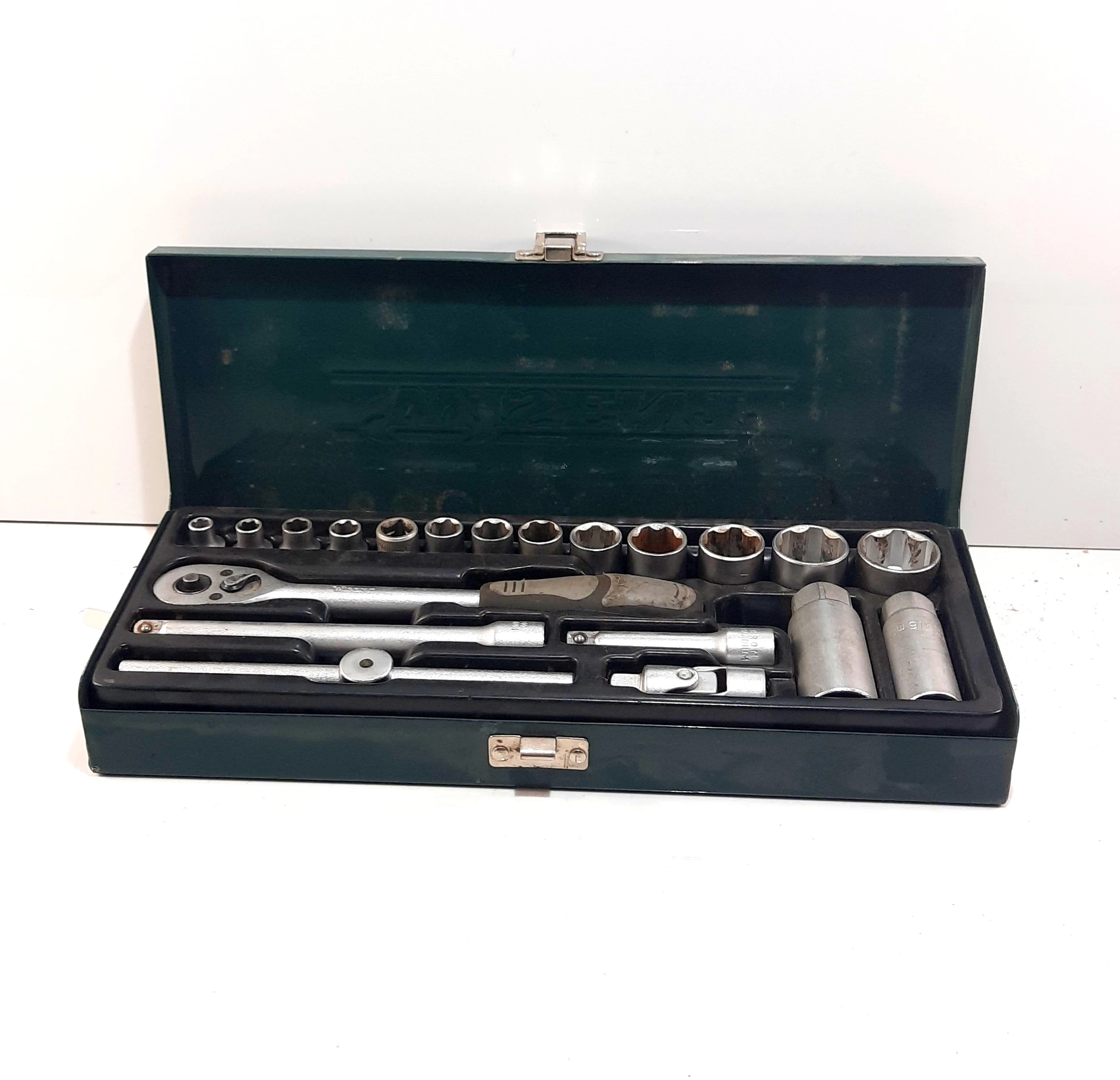 zestaw-kluczy-nasadkowych-wisent-zielona-skrzynka-pasieka-36-a-poznan-ska-x