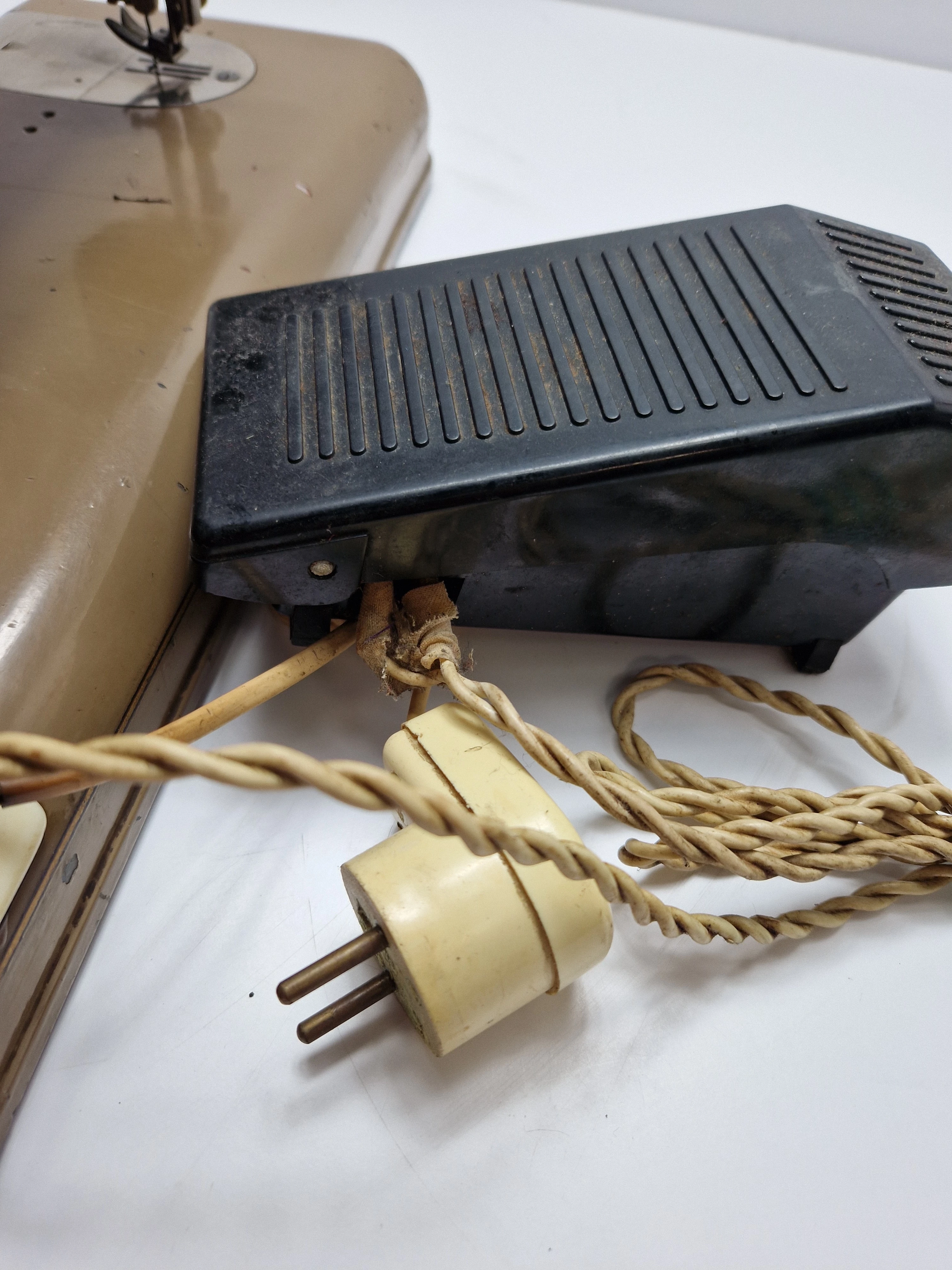 maszyna-do-szycia-tula-walizka-transportowa-product-id-e6003b07-0edf-4a3d-aa69-aa3a5a546f35